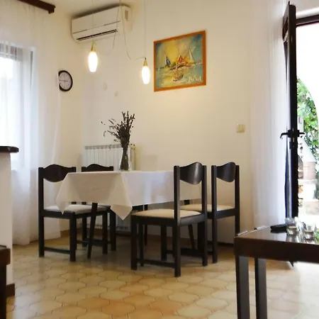 Scenic And Refined Krk With Terrace Appartamento Krk Town